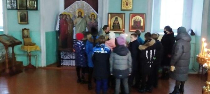 Экскурсия для школьников в храме Трёх Святителей села Стригуны