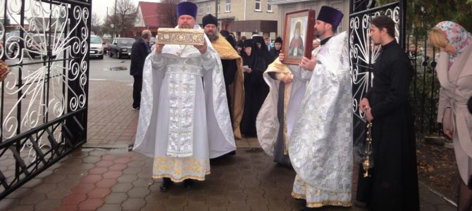 Наш храм посетили святыни Ташкентской епархии